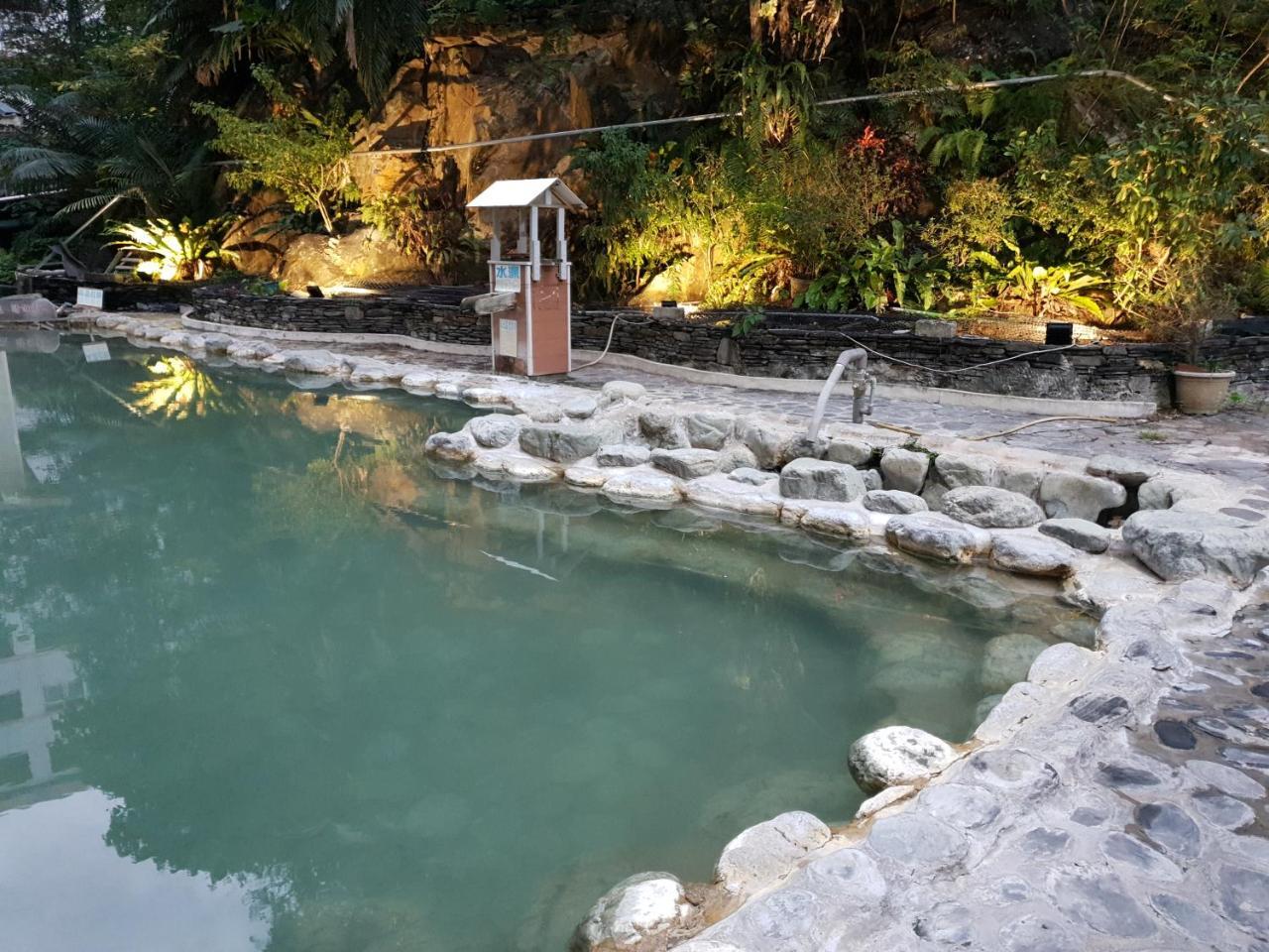 逸仙溫泉旅宿yi-Shian Hotsprin House Wenquan エクステリア 写真